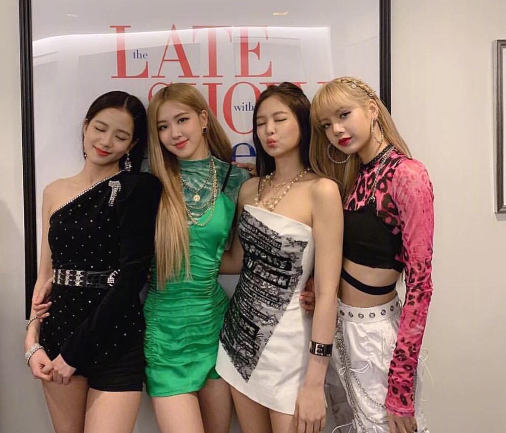 上万元的大牌衣服说剪就剪,这些明星的造型师还没被拉黑?