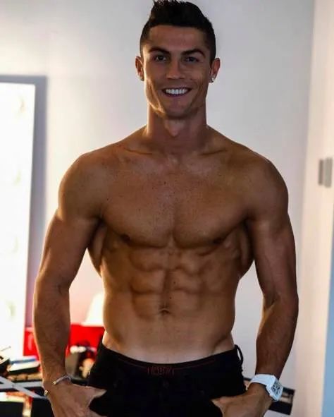 c罗成为首位收入破10亿美元球星,c罗的成长励志奋斗史