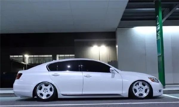 有哪些性能出众的豪车推荐,好车推荐10万雷克萨斯