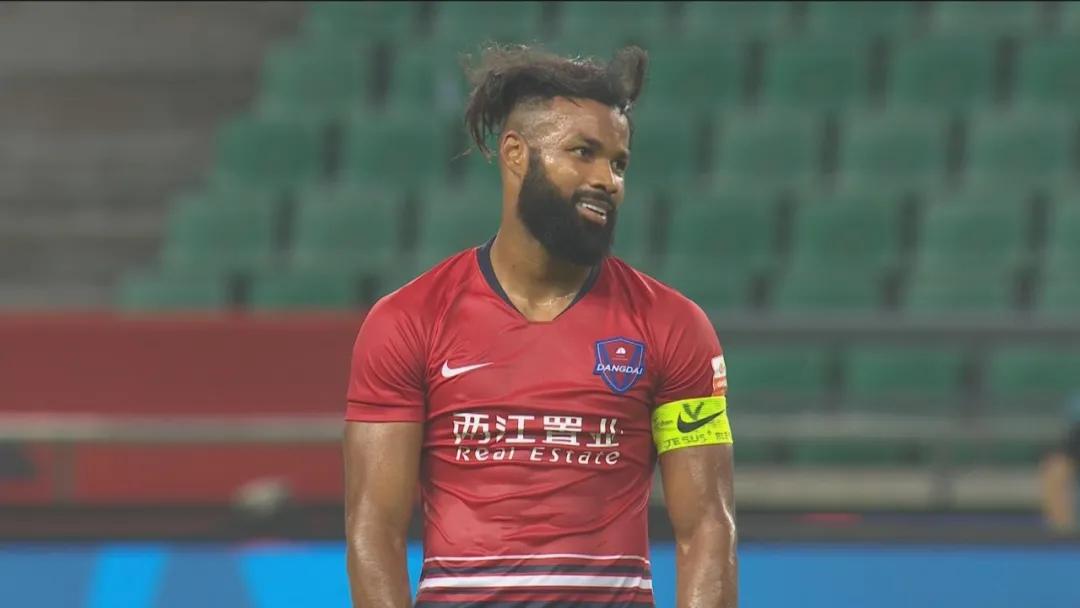 都是开季三轮不胜，连续全华班首发的重足让人看到希望，季前连续两周“十点宣”的沧州雄狮却只剩下了失望