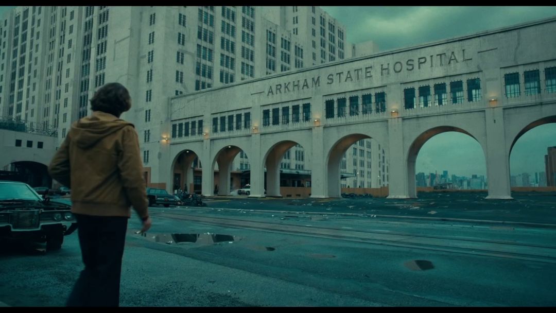 小丑口碑大爆豆瓣评分9,dc新片小丑首曝预告风格黑暗