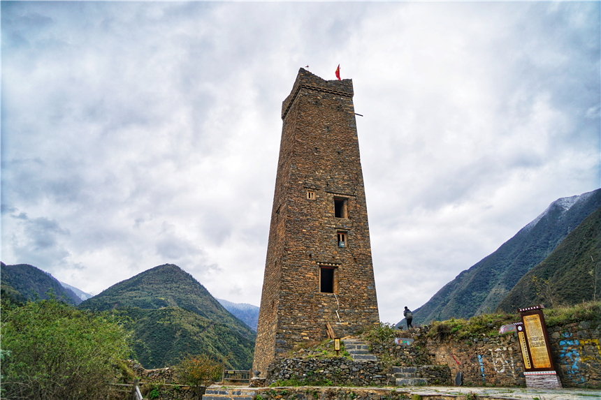 四川境内被誉为小布达拉宫的寺庙,四川布达拉宫游玩攻略