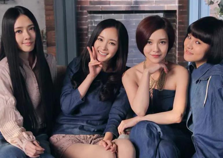 卖假包骗闺蜜！被虚荣心毁掉的女星丁小芹，从康熙女神沦为罪犯