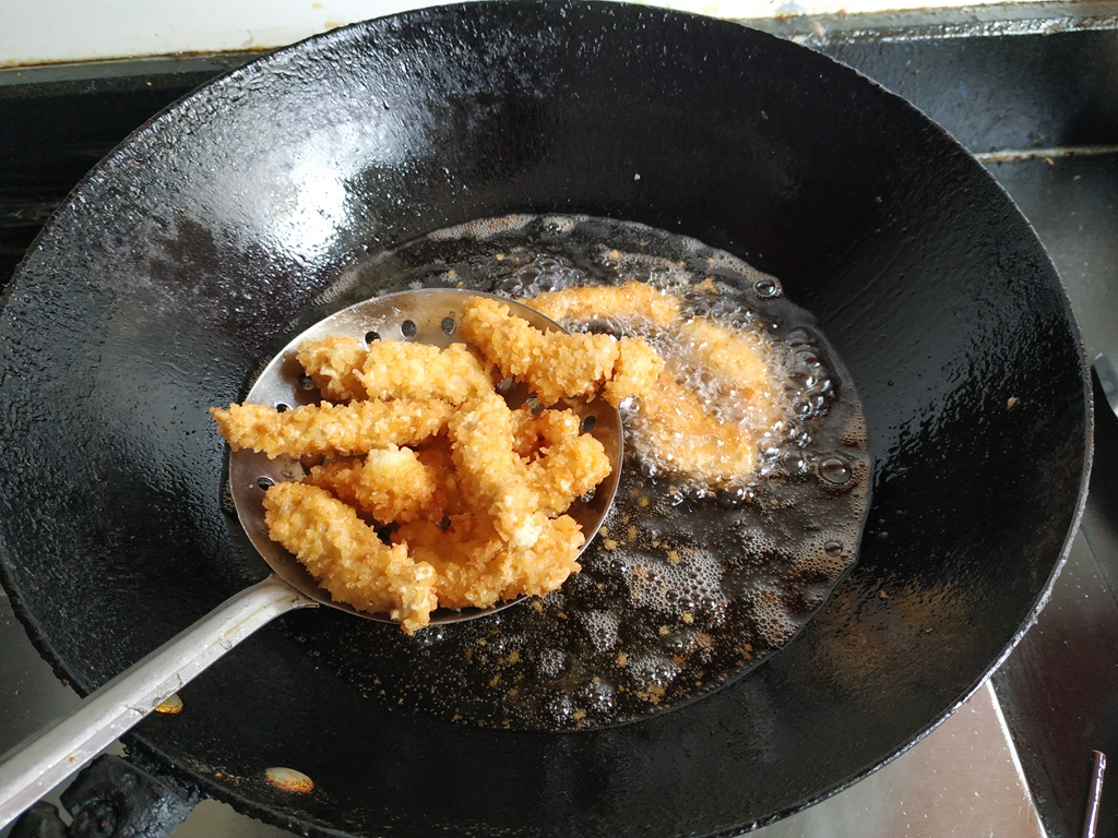 炸鸡条怎么做酥脆好吃,炸鸡胸条怎么做酥脆好吃