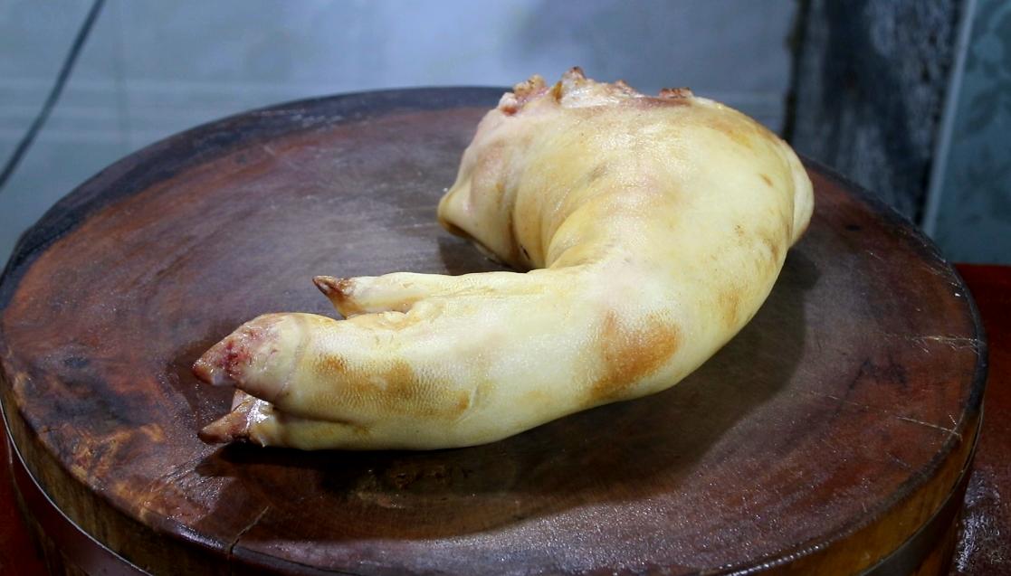 红烧猪脚的家常做法软烂脱骨川味,高压锅炖一整只猪脚要多久才脱骨