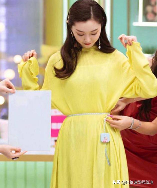 身穿薄纱礼服的宋轶真的是超级仙,宋轶穿一身复古水雾蓝长裙造型