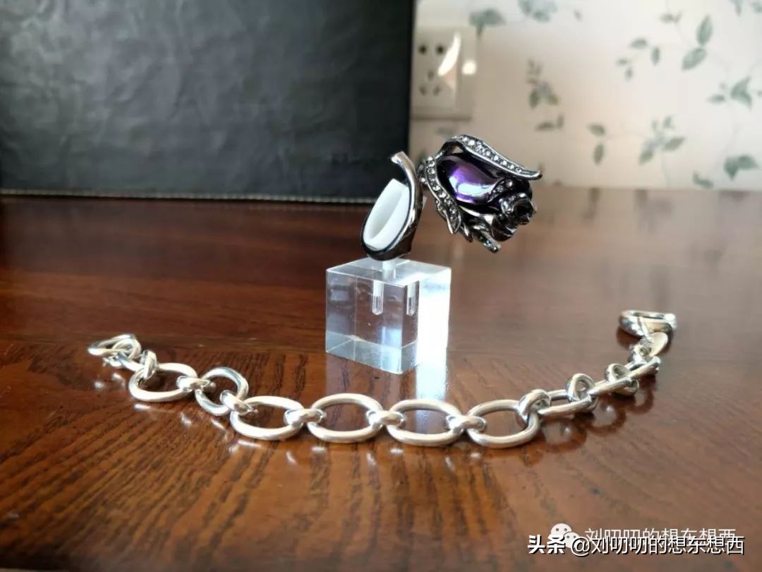 江南布衣山系羽绒服购物分享,一日一look测评