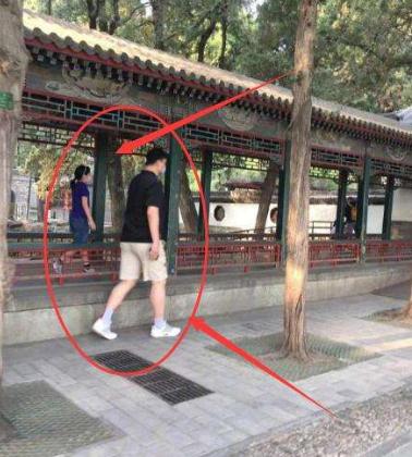 姚明与女儿姚沁蕾最近打球视频,姚明携女儿姚沁蕾打球走红网络