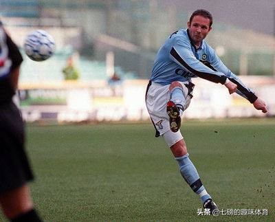 足球场上的离谱帽子戏法,足球三次帽子戏法