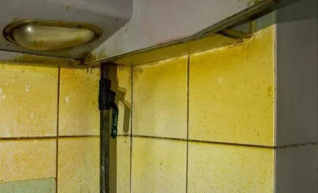灶台重油污清除妙招,灶台油污渍怎么去除小窍门