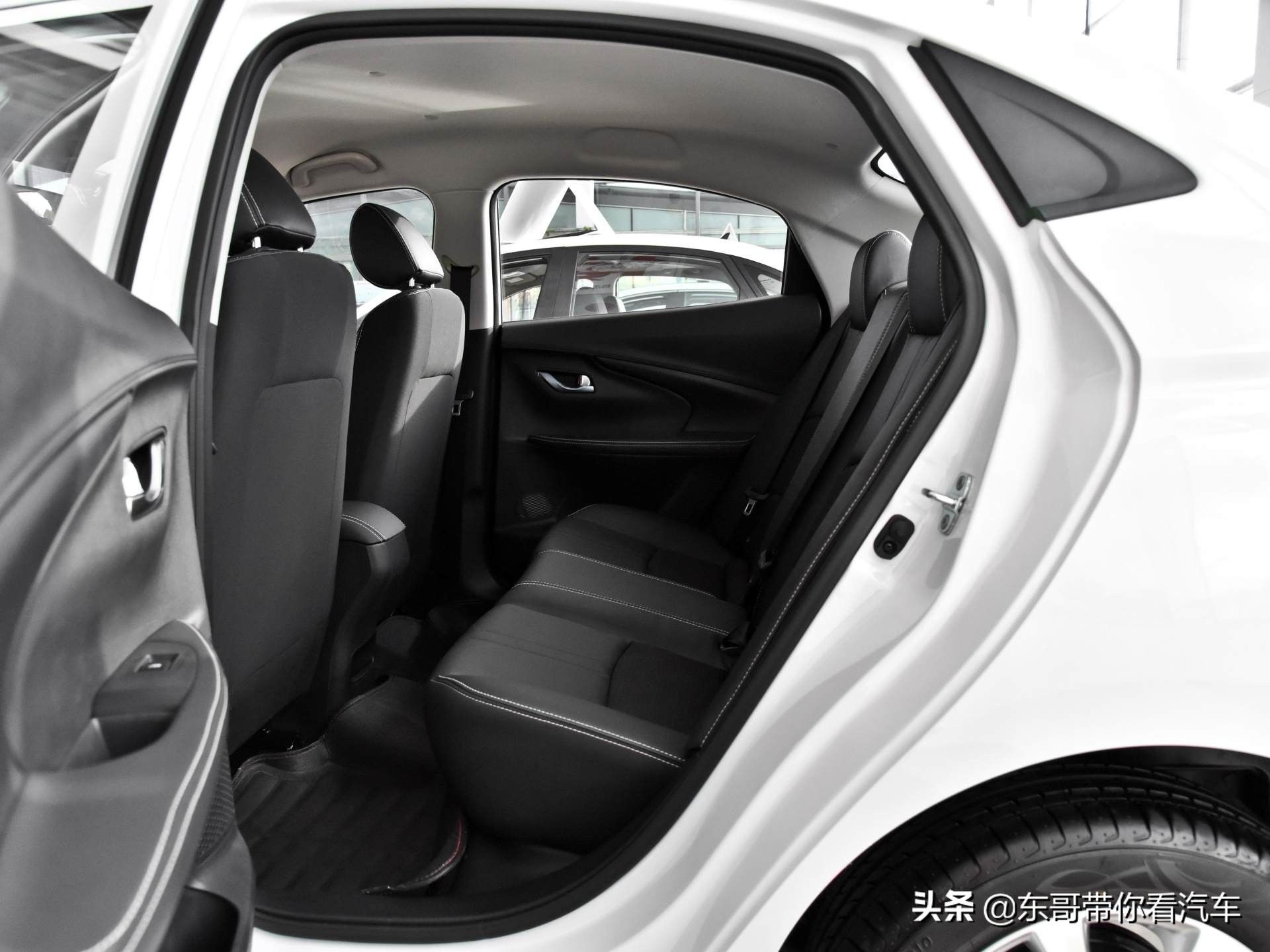 长安悦翔2019款用车体验,省油耐看的家庭代步车