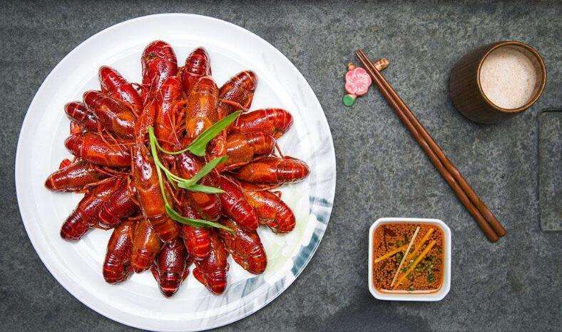 武汉小龙虾推荐蒸虾,在武汉吃到人气最旺的靓靓蒸虾
