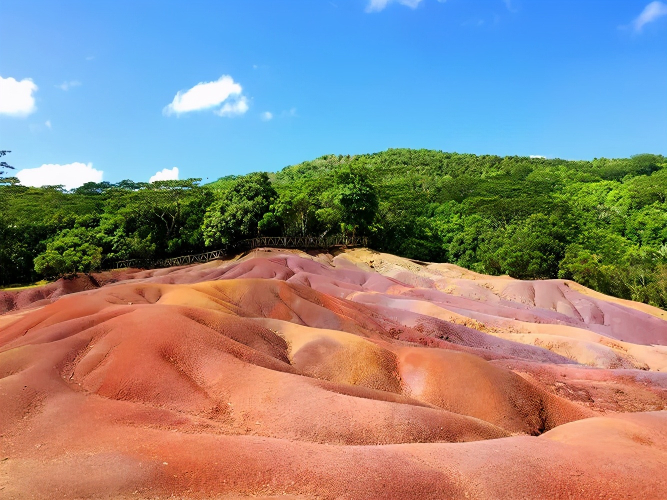 全球最适合蜜月旅行十大海岛,十大海岛度假胜地