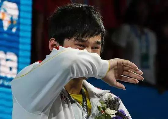 孙杨霸气回应霍顿拒绝登领奖台,孙杨回应遭禁赛8年霍顿