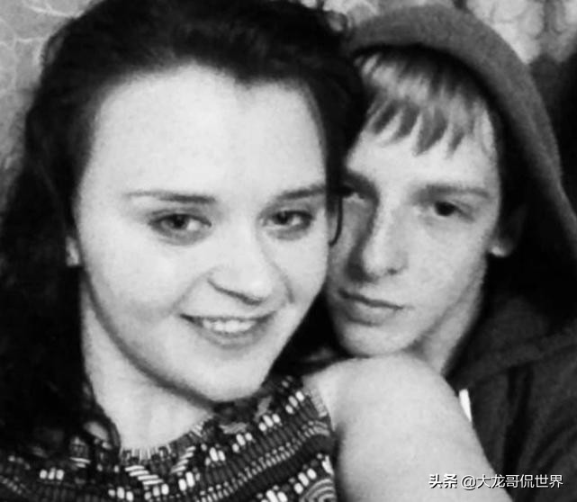 20岁女孩因意外导致双腿瘫痪,女子熬夜追剧的后果