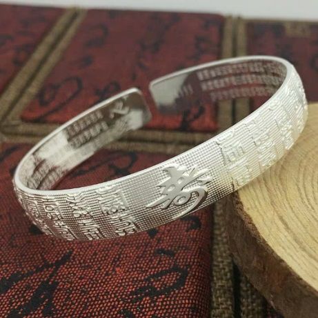 周大福和老凤祥银饰哪家好,老凤祥的银饰好还是周大福的好