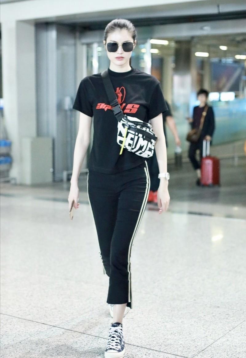 斜挎包包时髦且减龄,真正的时尚包包