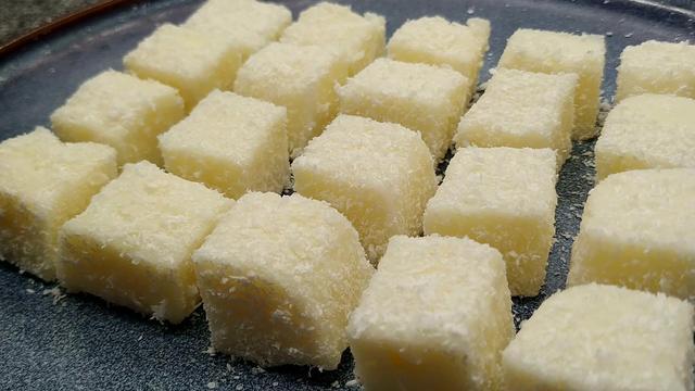 牛奶还可以做什么好吃的小零食,牛奶可以嚼着吃的主题小零食制作