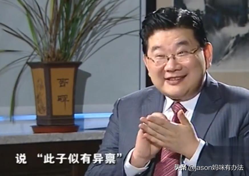 小学考试偷看被罚，父亲在照片后写6字，而今他贡献媲美爱因斯坦