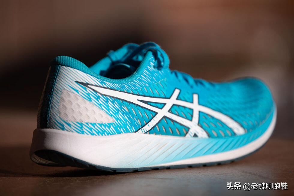 低估跑鞋,被低估的碳板跑鞋