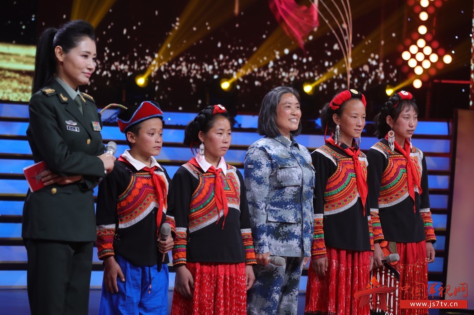 开展讲述军人故事弘扬军人精神,唱响军歌并讲述军歌背后的故事