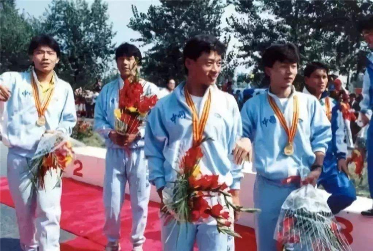 以前对我爱答不理现在后悔不已,之前对我爱答不理现在高攀不起