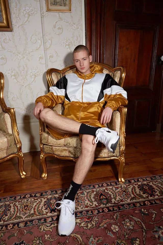 supreme联名日系闪电潮牌,潮牌supreme哪些是真的