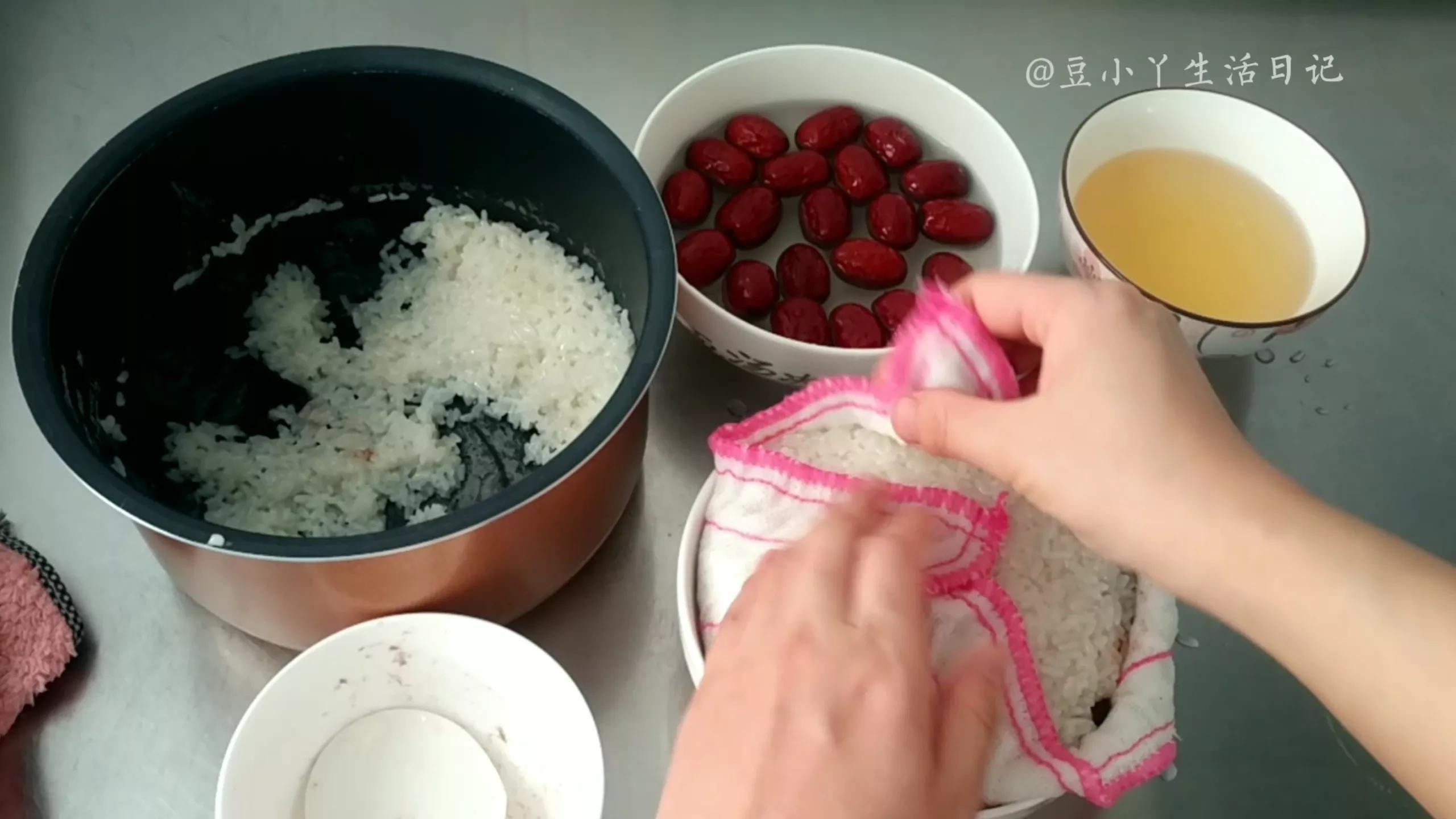 蒸年糕怎么蒸才不粘锅,蒸年糕怎么蒸不粘手