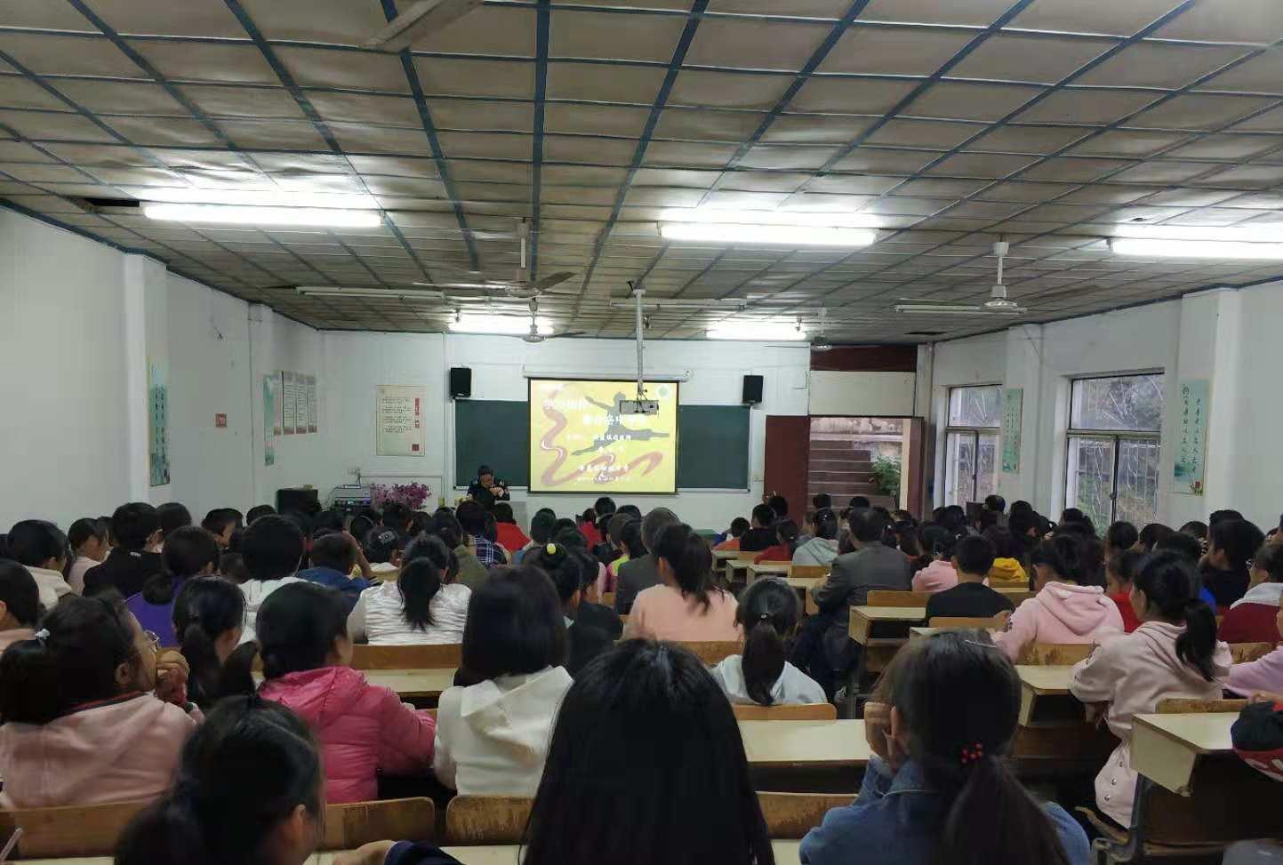 初中男孩讨厌老师,初中时男生自认为帅气行为