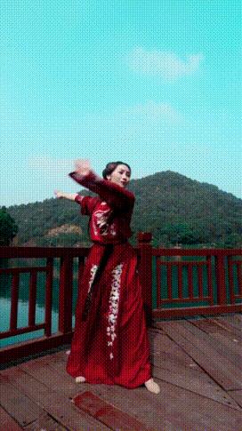 忘不掉的红衣角色话题上热搜！为何穿红色衣服就能变美？