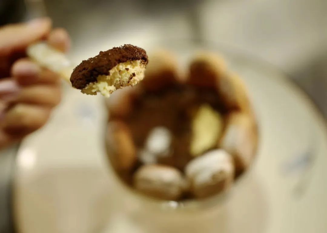 万人定闹钟早起云约早饭，为了去世界各地摆摊卖小吃做准备