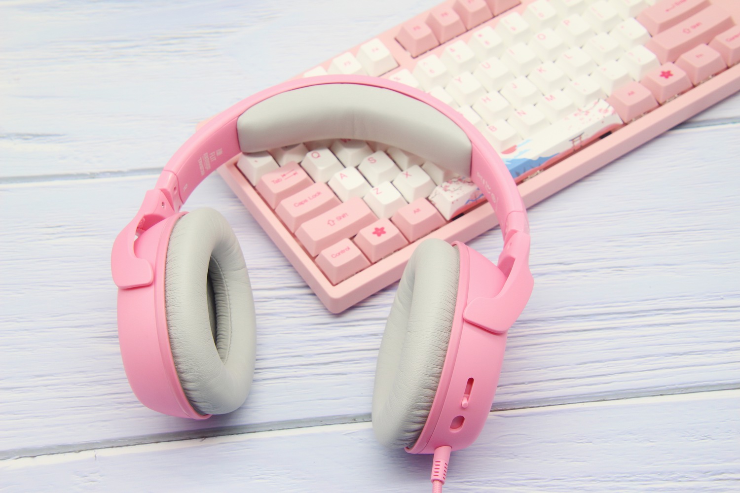 机甲风挂耳式电竞游戏耳机推荐,颜值好性能又好的游戏耳机