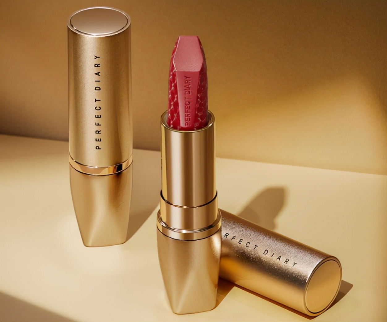 好用又显白的口红色号图片,显白好用的口红品牌