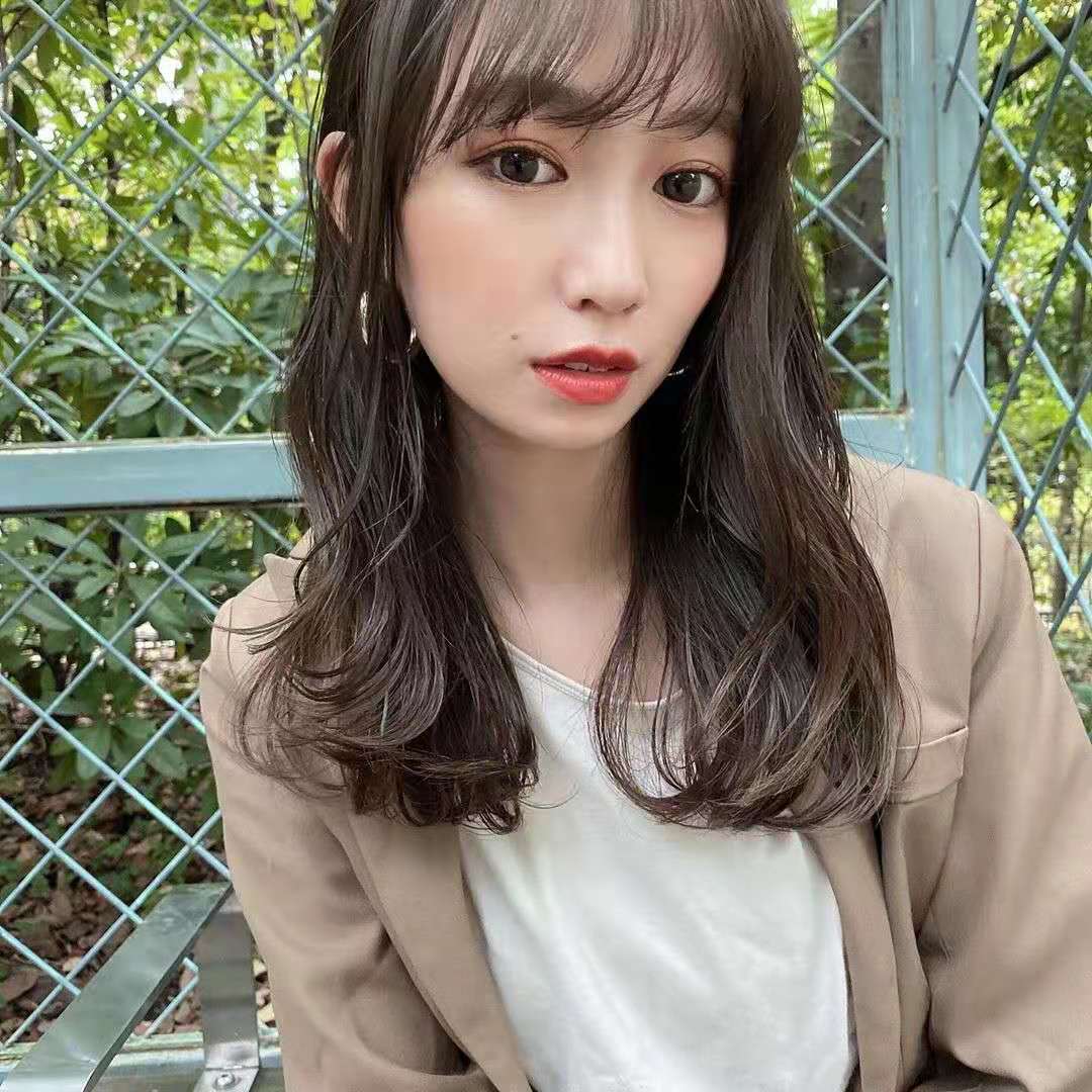 圆脸适合的短发发型烫发免打理,45岁减龄烫发发型免打理