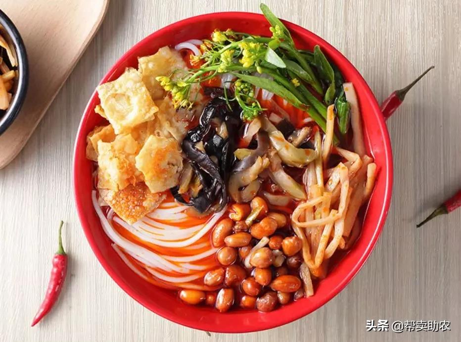 去柳州嗦一碗柳州螺蛳粉,正宗柳州特色美食螺蛳粉酸辣鲜香