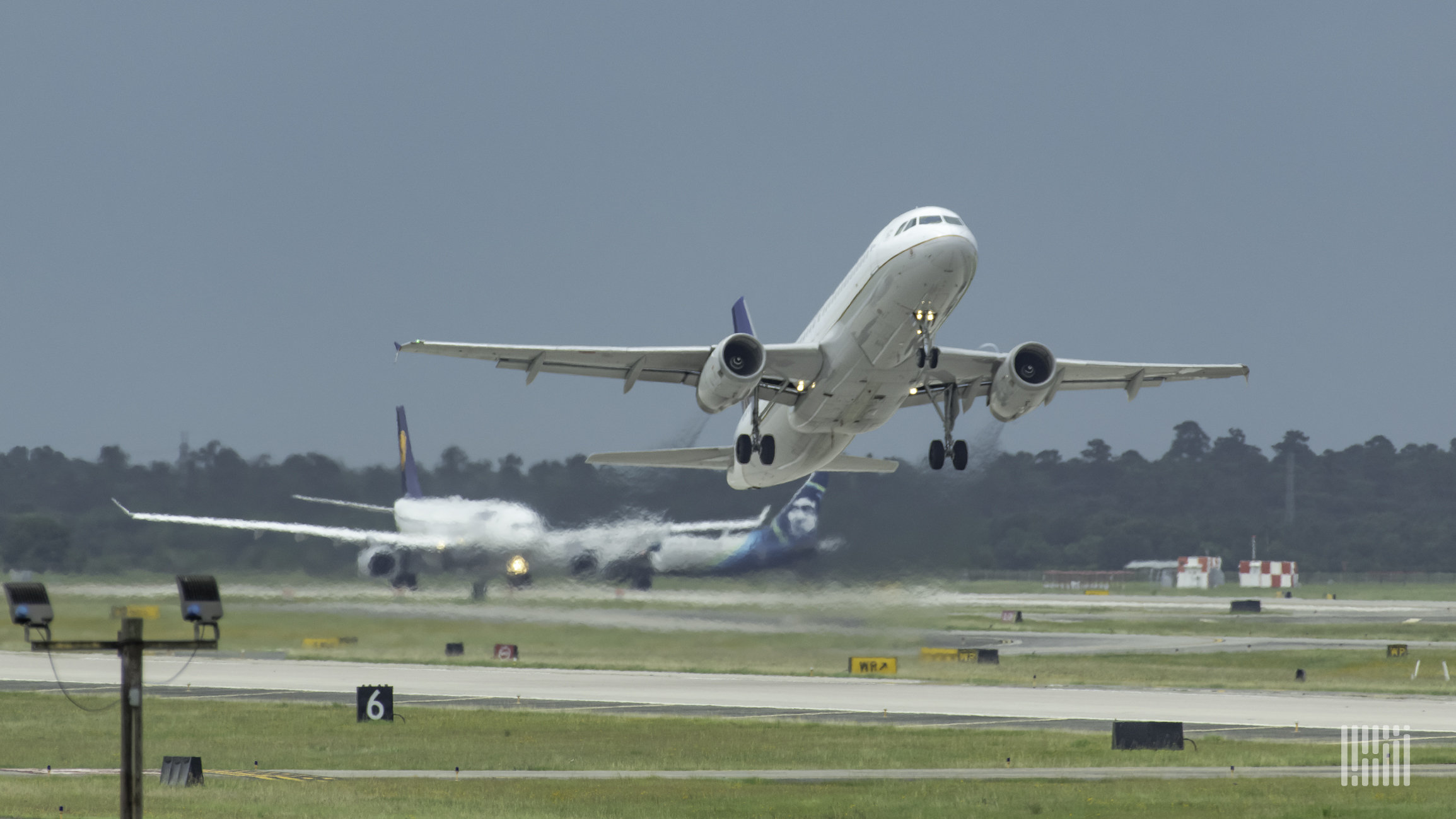 新冠疫情导致全球经济多少损失,新冠疫情令全球航空业遭受重创