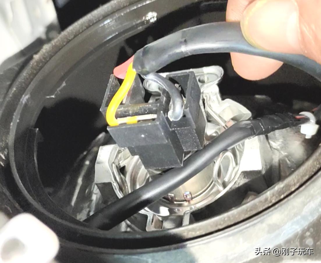 奔奔e-star升级h4带透镜,长安奔奔e-star改日行灯