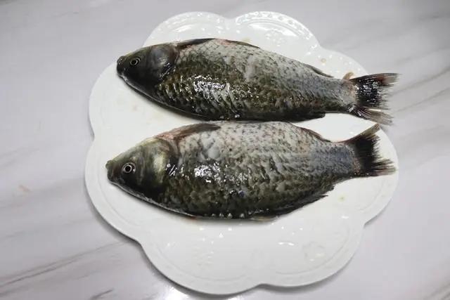 鱼刺卡喉咙一招搞定小窍门,卡鱼刺在喉咙吃醋有用吗