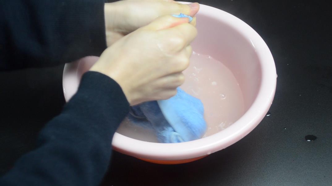 毛巾怎么洗又臭又好,毛巾用久了又脏又腻一招搞定