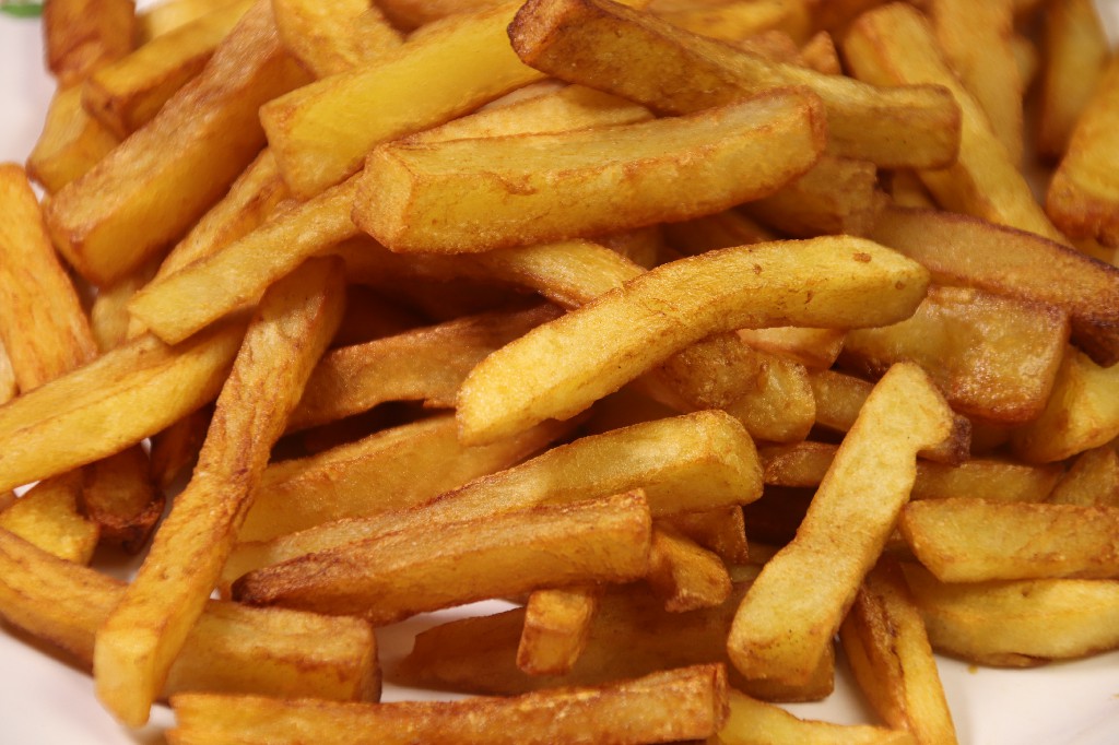 买的薯条炸出来软趴趴是什么原因,炸薯条不回软的正确做法