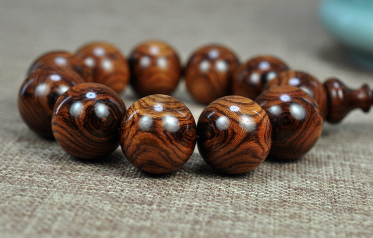 冬天海黄手串开裂,冬天海黄手串会裂开吗