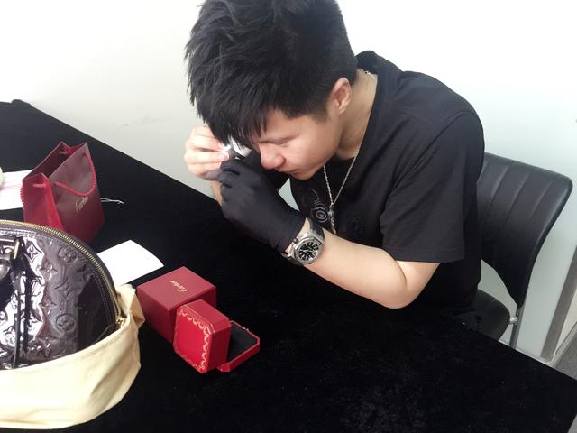 90后小伙做奢侈品,90后小伙买百万豪车