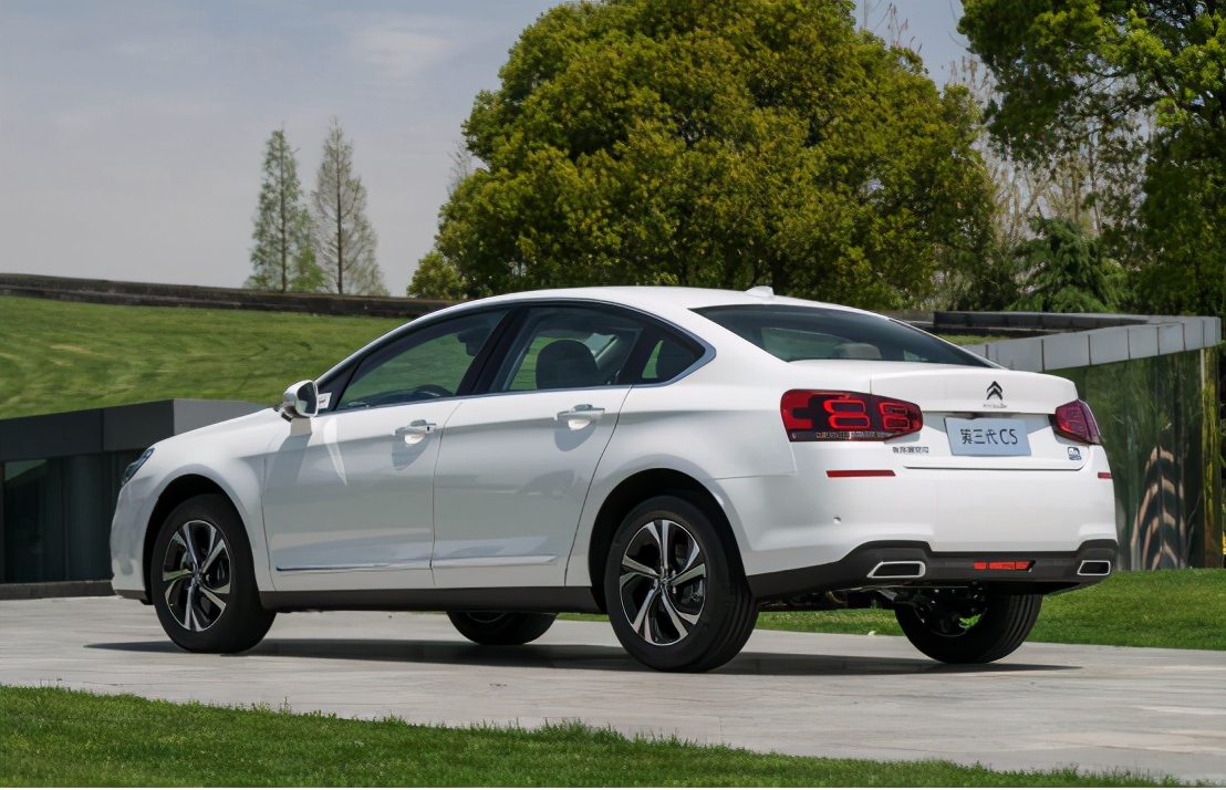 高颜值雪铁龙C5,起售价16.99万元,油耗低至6.4L