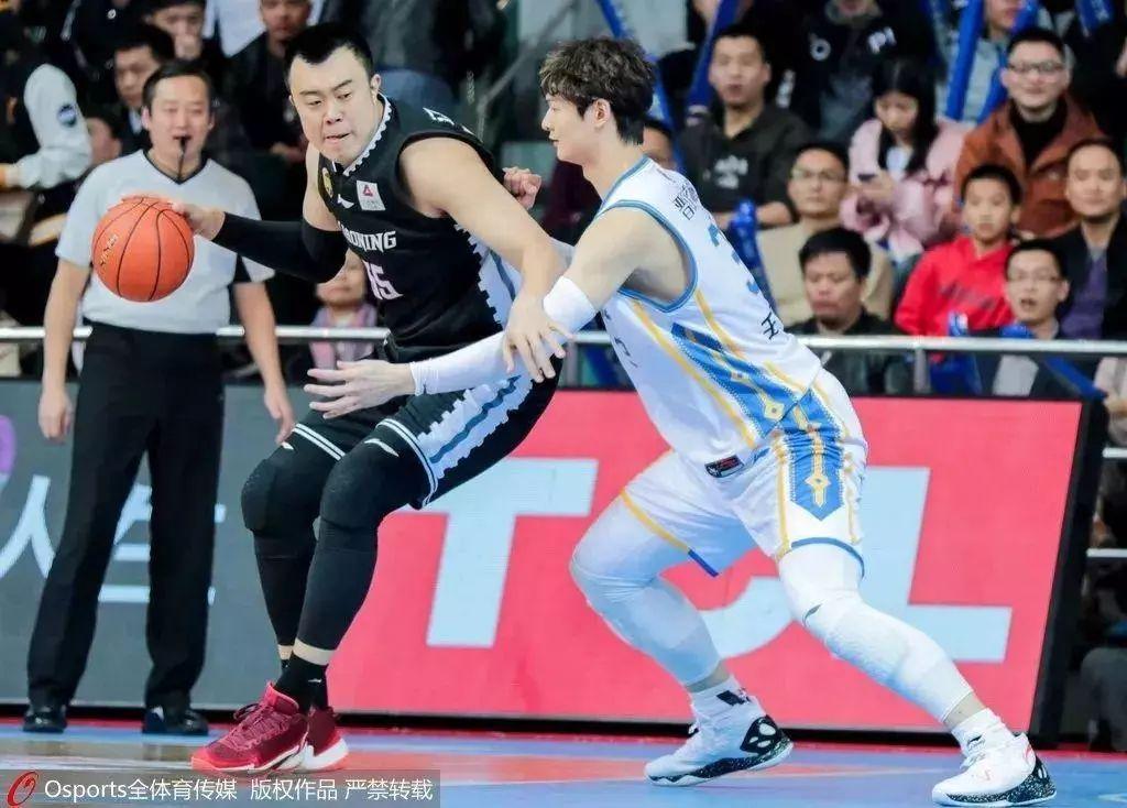 艾伦哈德森连续得分辽宁男篮,郭艾伦赵继伟现身辽宁男篮