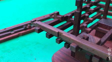 【设计篇】61岁中国大爷火爆外媒！“玩”木头让上亿老外看傻眼！