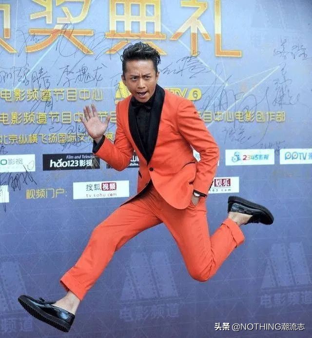 肤色比较黑的男生怎么穿搭,肤色黑的男生适合什么颜色的衣服