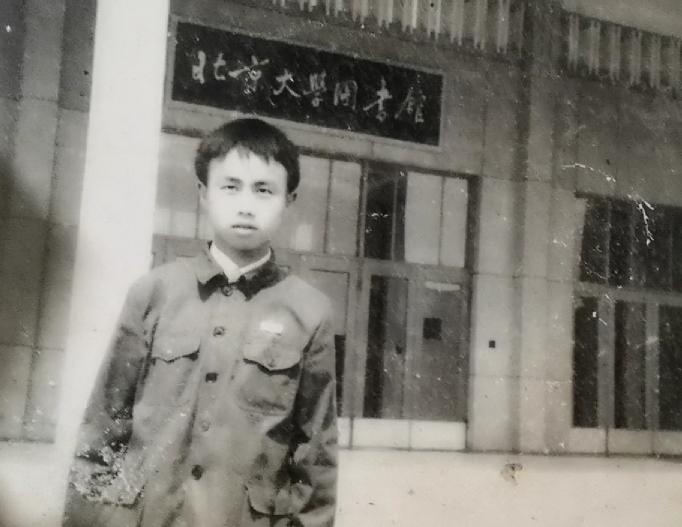 海子25岁自杀后，留下5封遗书，都有写道：我的死，是他俩造成的