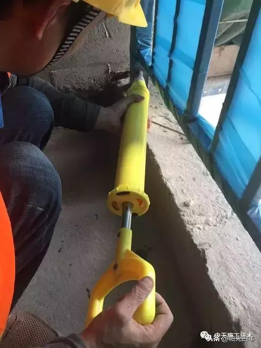 栏杆基础及预埋件怎么安装,混凝土栏杆预埋安装全过程