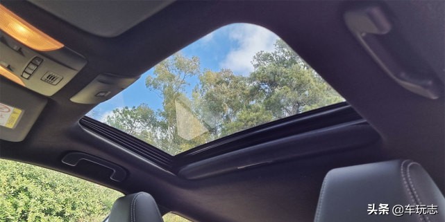 丰田卡罗拉cross实车定位高于c-hr,2020款丰田卡罗拉cross版展示