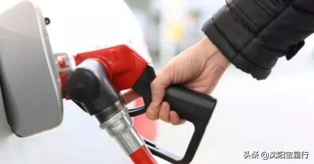 汽车提示没油了一般还可以跑多远,汽车没油前会出现什么征兆